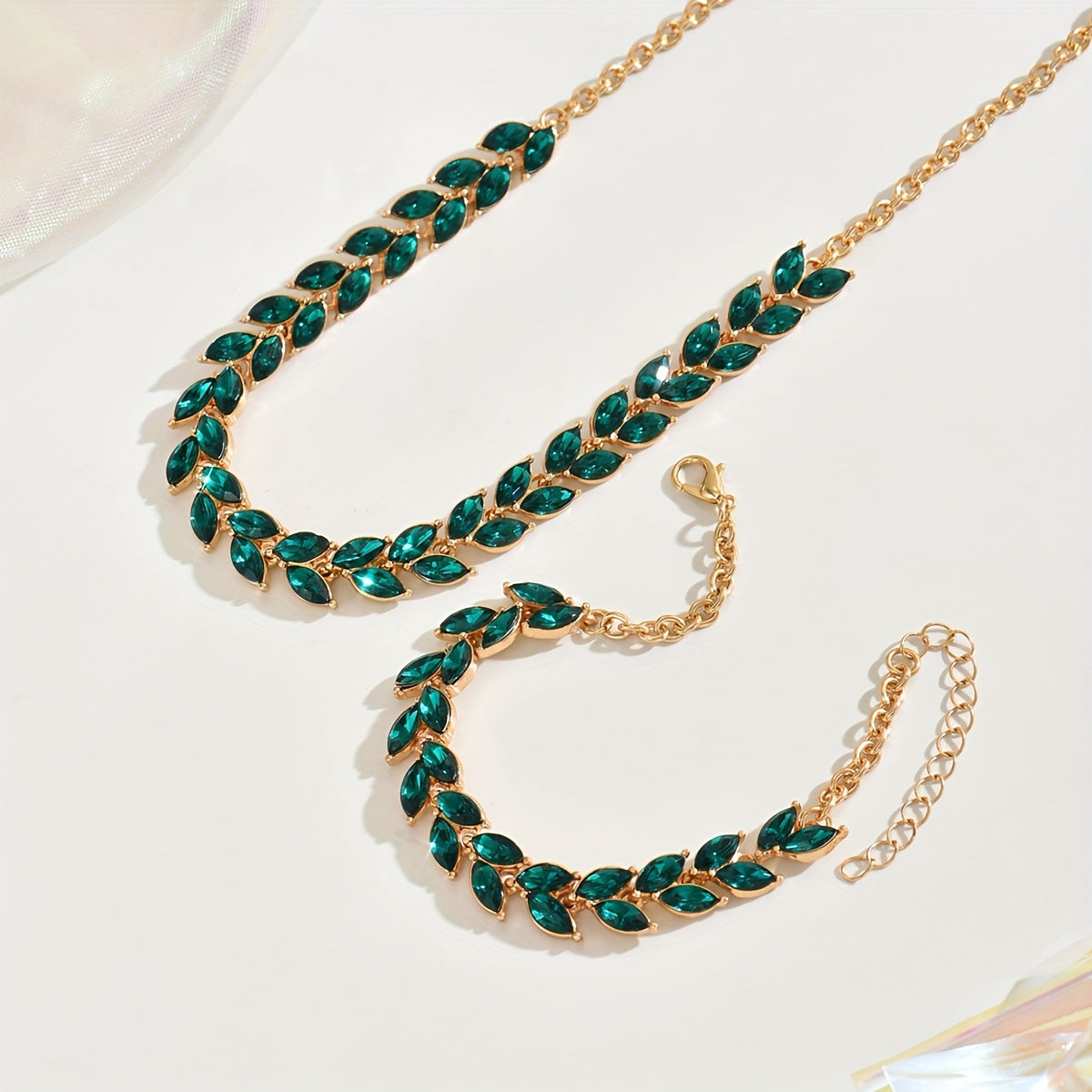 ELEGANT GREEN CRYSTAL NECKLACE & BRACELET DUO