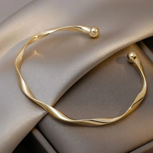 ELEGANT POLISHED GOLD BRACELET